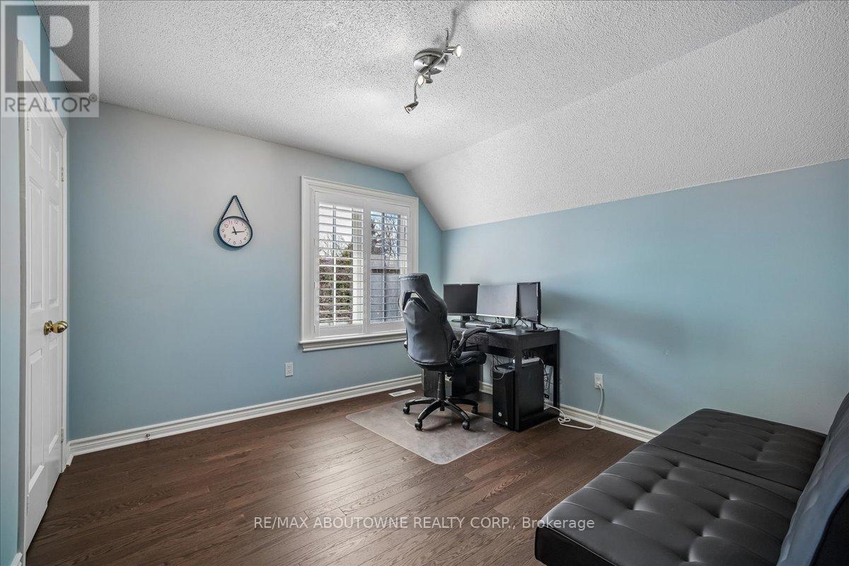 1494 The Links Drive, Oakville, Ontario  L6M 2P2 - Photo 21 - W12982924