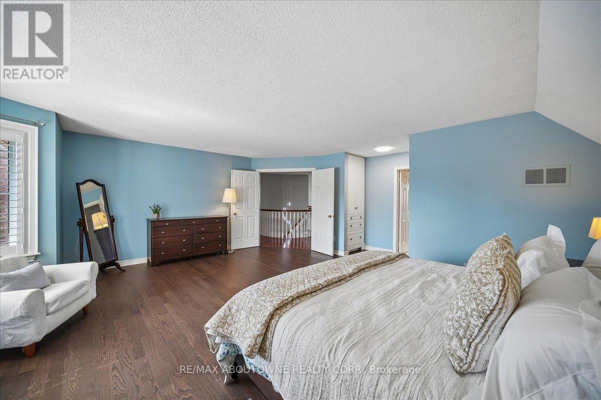 1494 The Links Drive, Oakville, Ontario  L6M 2P2 - Photo 23 - W12982924