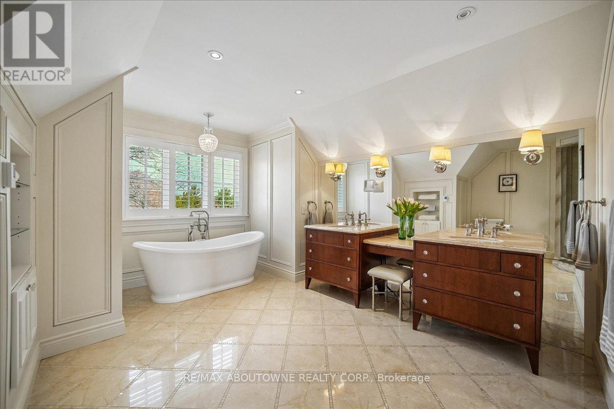 1494 The Links Drive, Oakville, Ontario  L6M 2P2 - Photo 24 - W12982924