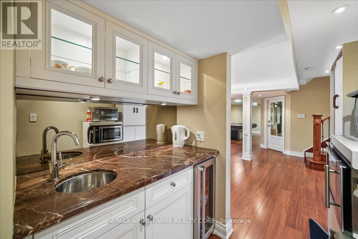 1494 The Links Drive, Oakville, Ontario  L6M 2P2 - Photo 32 - W12982924