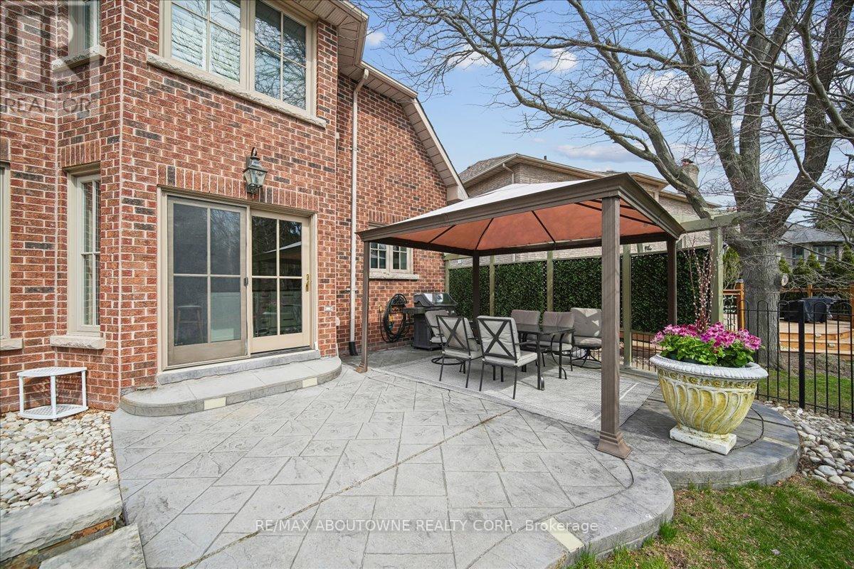 1494 The Links Drive, Oakville, Ontario  L6M 2P2 - Photo 35 - W12982924