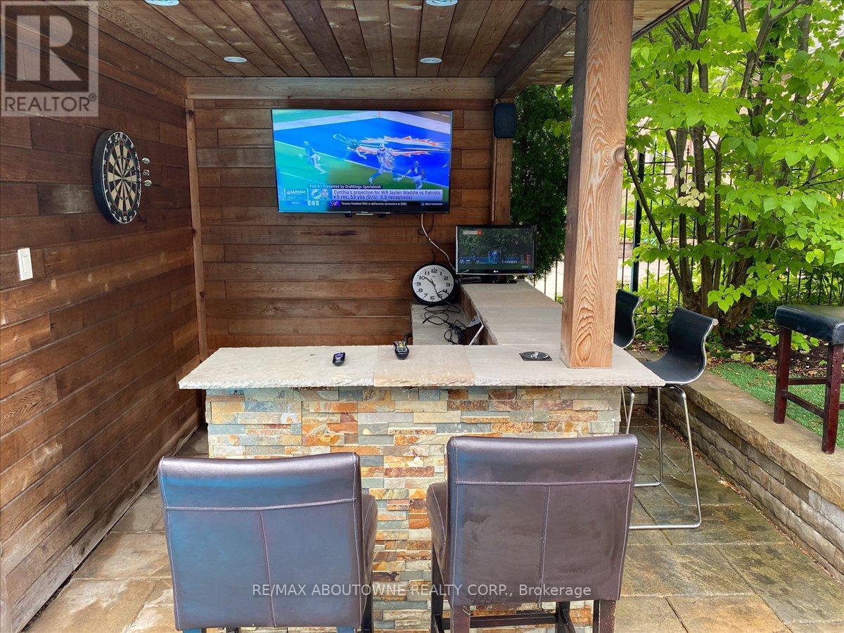 1494 The Links Drive, Oakville, Ontario  L6M 2P2 - Photo 44 - W12982924