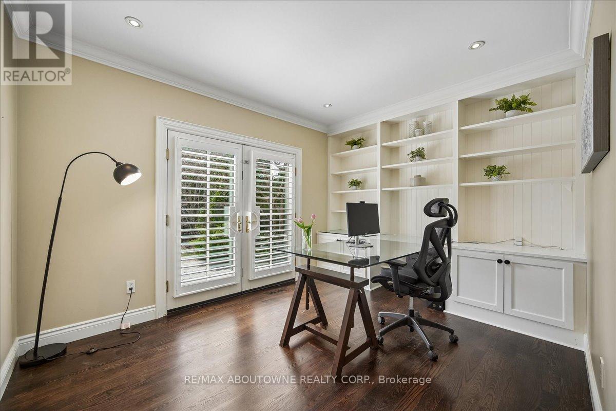 1494 The Links Drive, Oakville, Ontario  L6M 2P2 - Photo 5 - W12982924