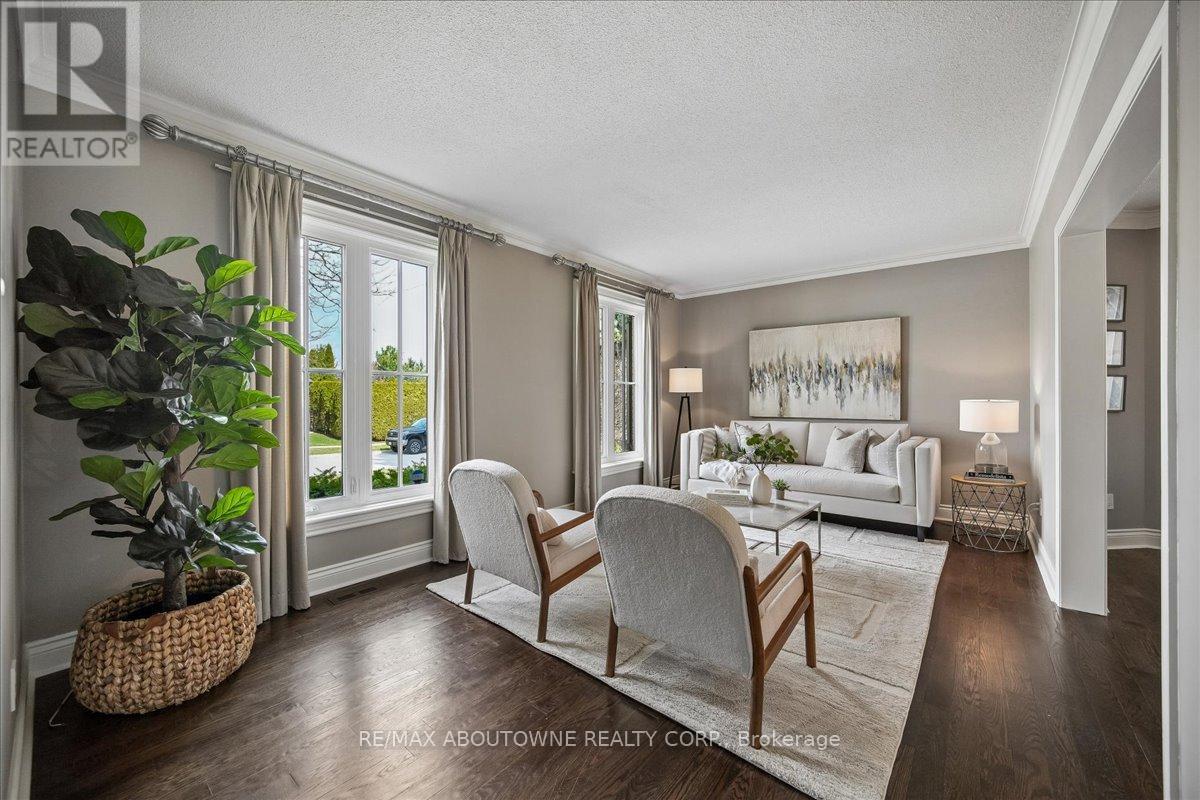 1494 The Links Drive, Oakville, Ontario  L6M 2P2 - Photo 6 - W12982924