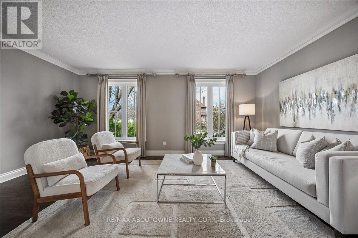 1494 The Links Drive, Oakville, Ontario  L6M 2P2 - Photo 7 - W12982924