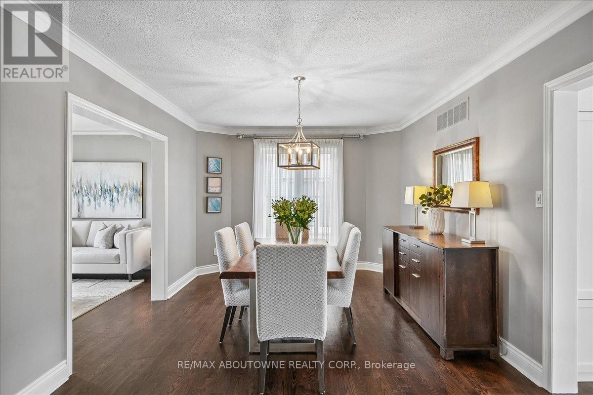 1494 The Links Drive, Oakville, Ontario  L6M 2P2 - Photo 8 - W12982924