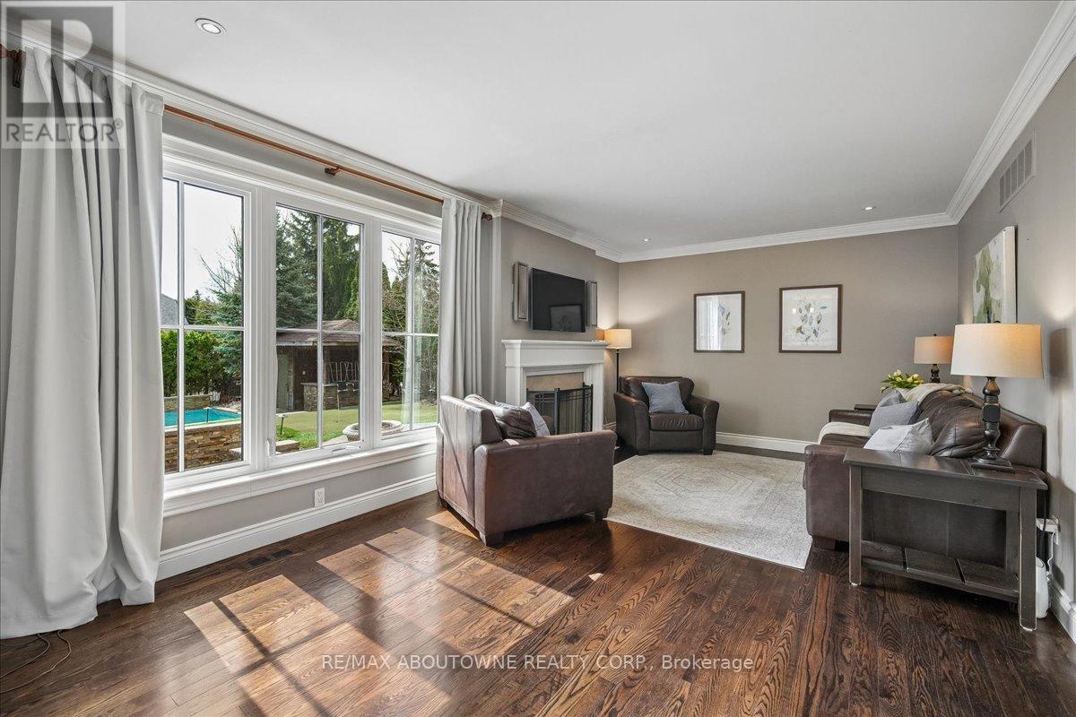 1494 The Links Drive, Oakville, Ontario  L6M 2P2 - Photo 9 - W12982924