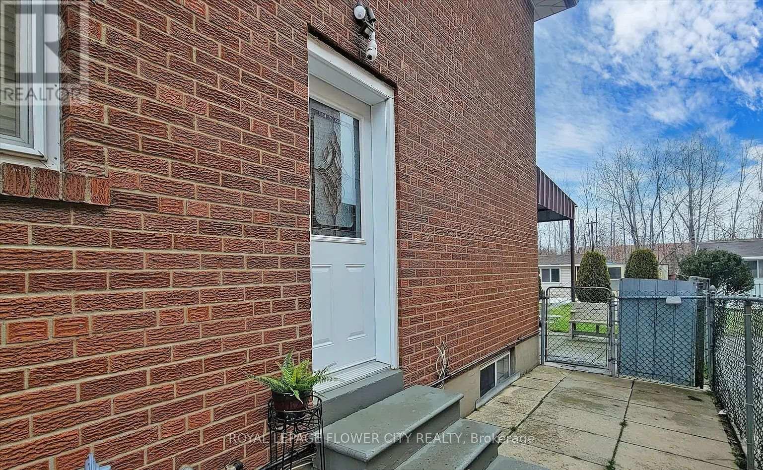 2 - 191 Cabana Drive N, Toronto, Ontario  M9L 1L2 - Photo 11 - W12982934