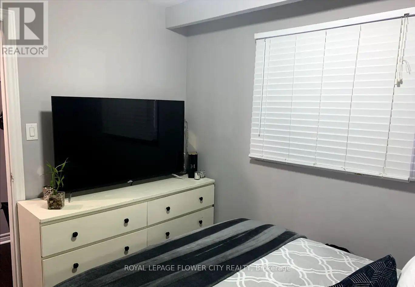 2 - 191 Cabana Drive N, Toronto, Ontario  M9L 1L2 - Photo 6 - W12982934