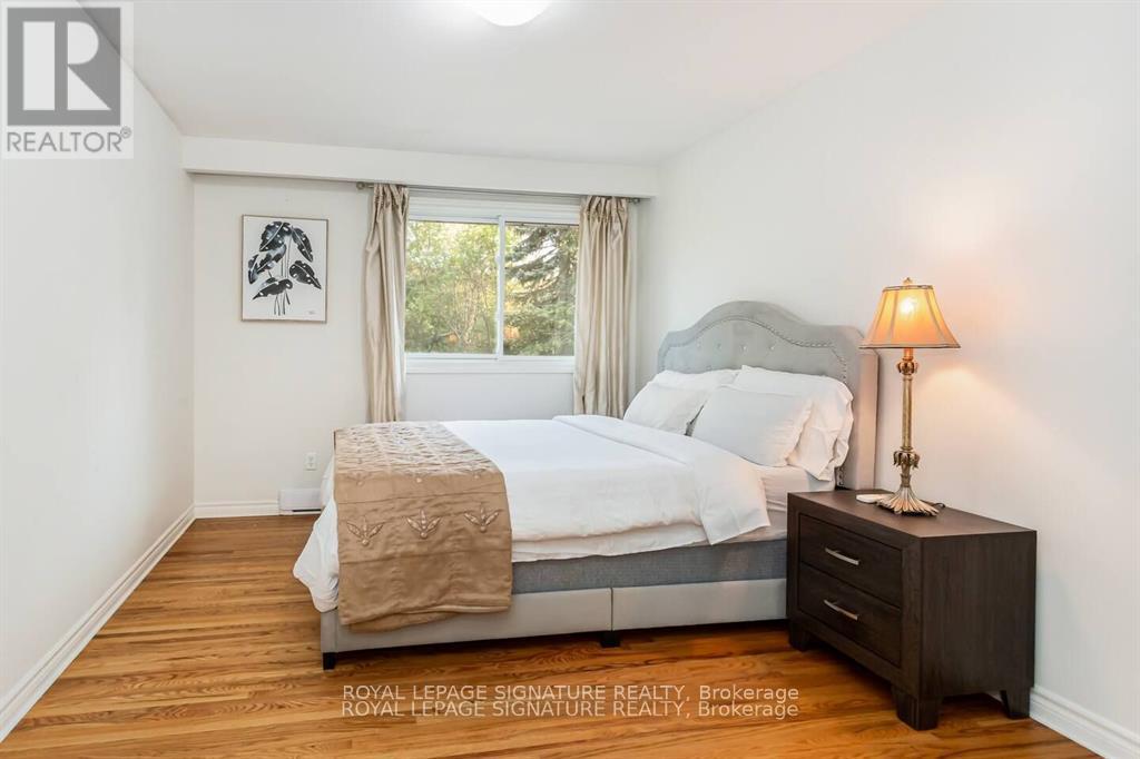 153 Ulster Drive, Oakville, Ontario  L6L 3P3 - Photo 12 - W12982936