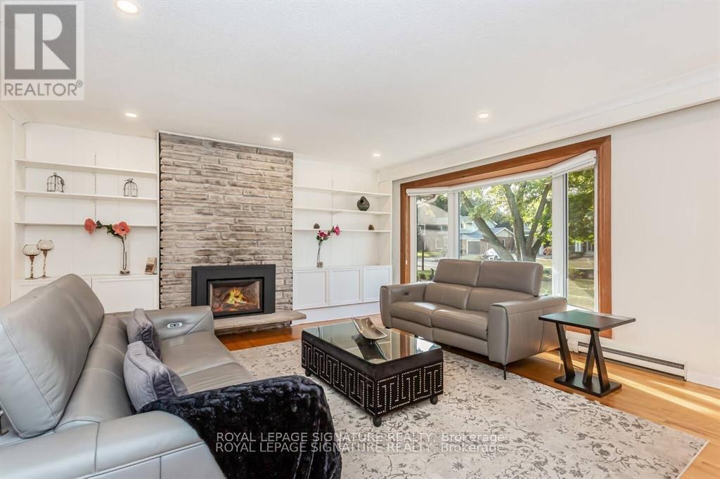 153 Ulster Drive, Oakville, Ontario  L6L 3P3 - Photo 3 - W12982936