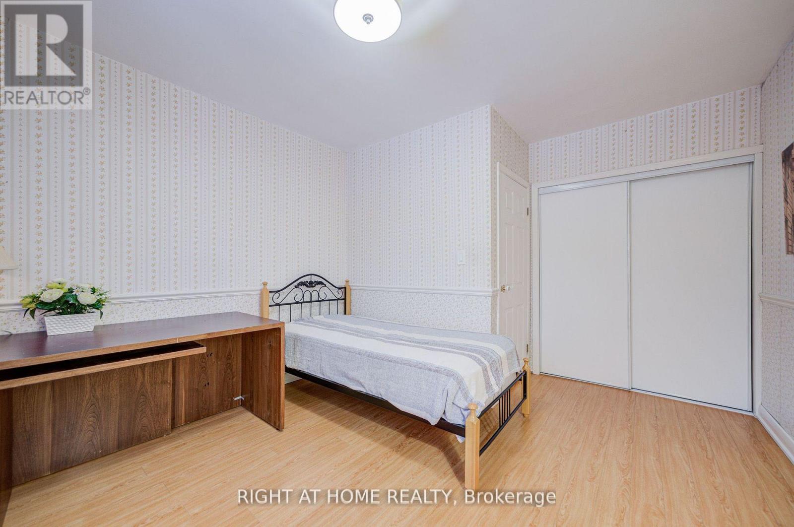 1445 Ryan Place, Mississauga, Ontario  L5C 1J7 - Photo 25 - W12982972