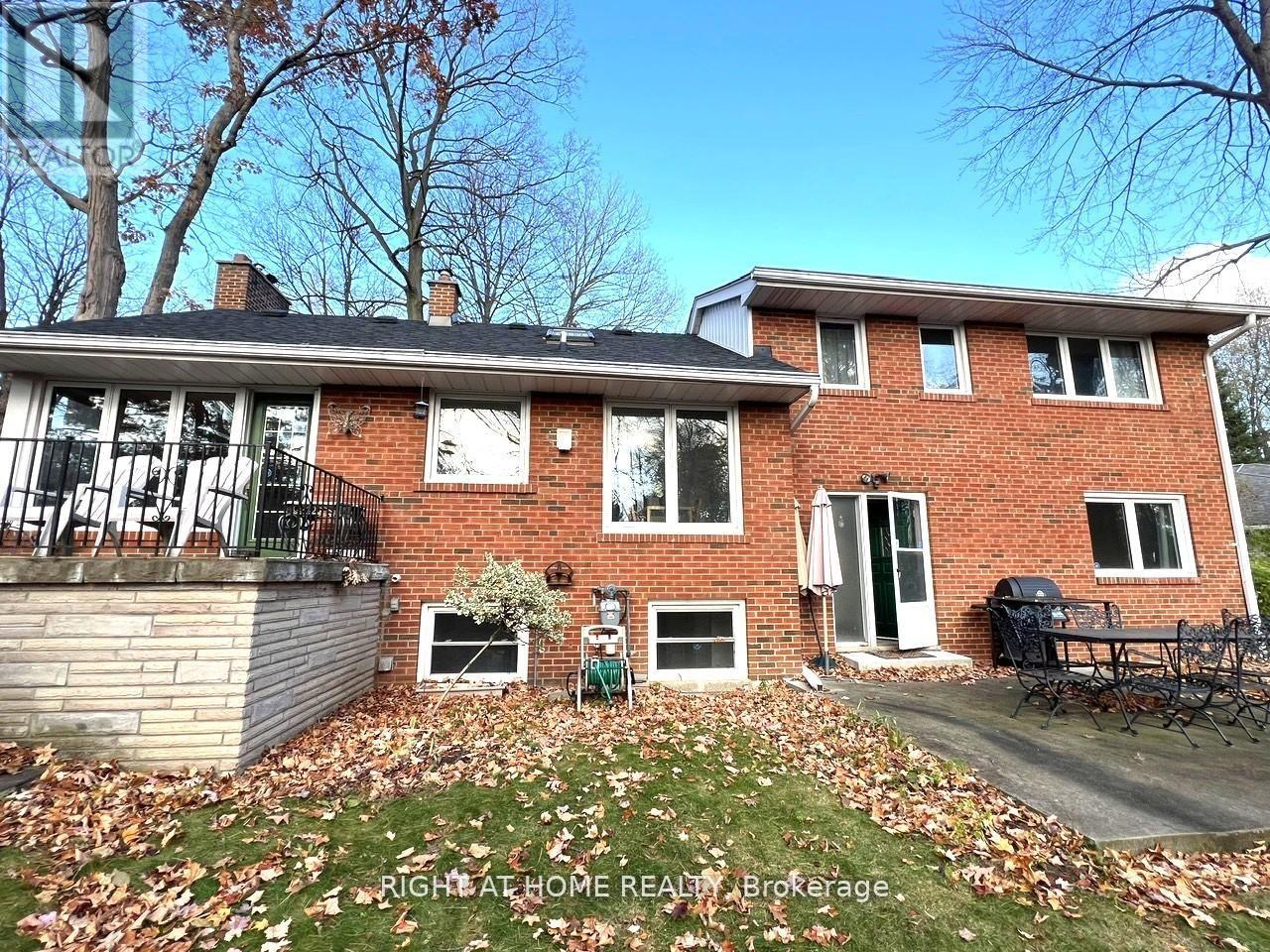 1445 Ryan Place, Mississauga, Ontario  L5C 1J7 - Photo 35 - W12982972