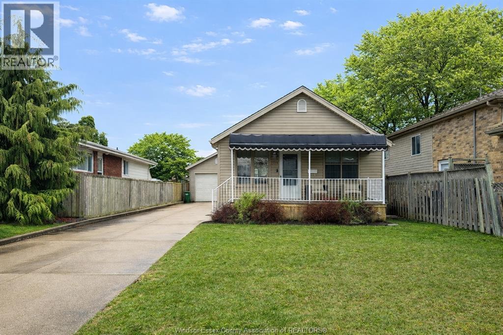 2579 LLYOD GEORGE, Windsor, Ontario