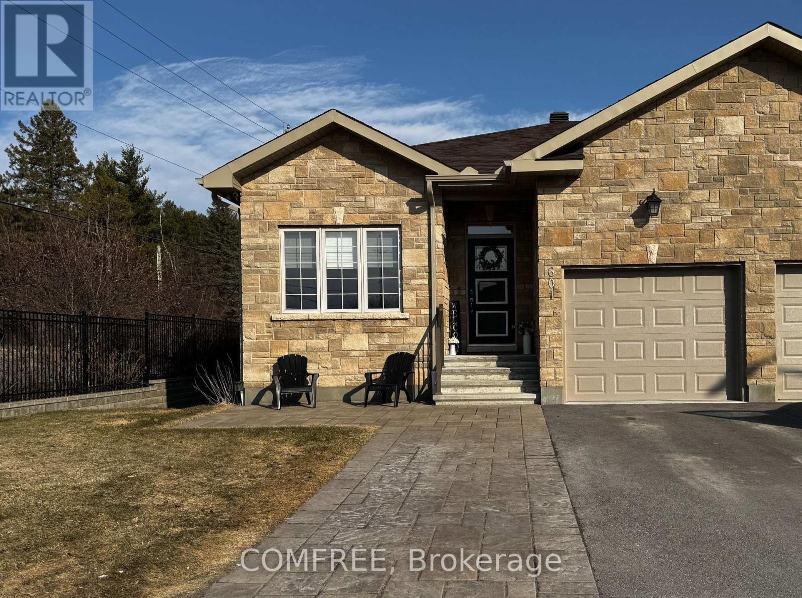 601 MEADOWRIDGE CIRCLE, Ottawa, Ontario