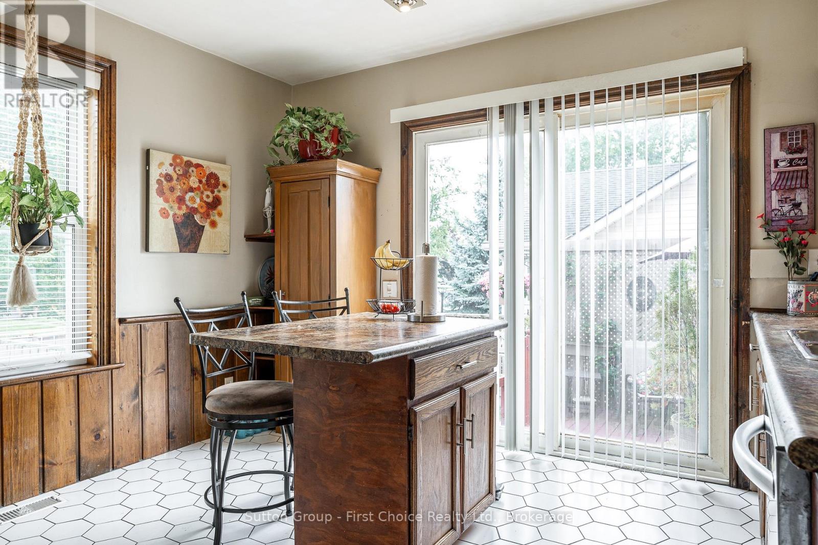 141 Perth Street, Stratford, Ontario N5A 3Y1 - Photo 17 - X12983104