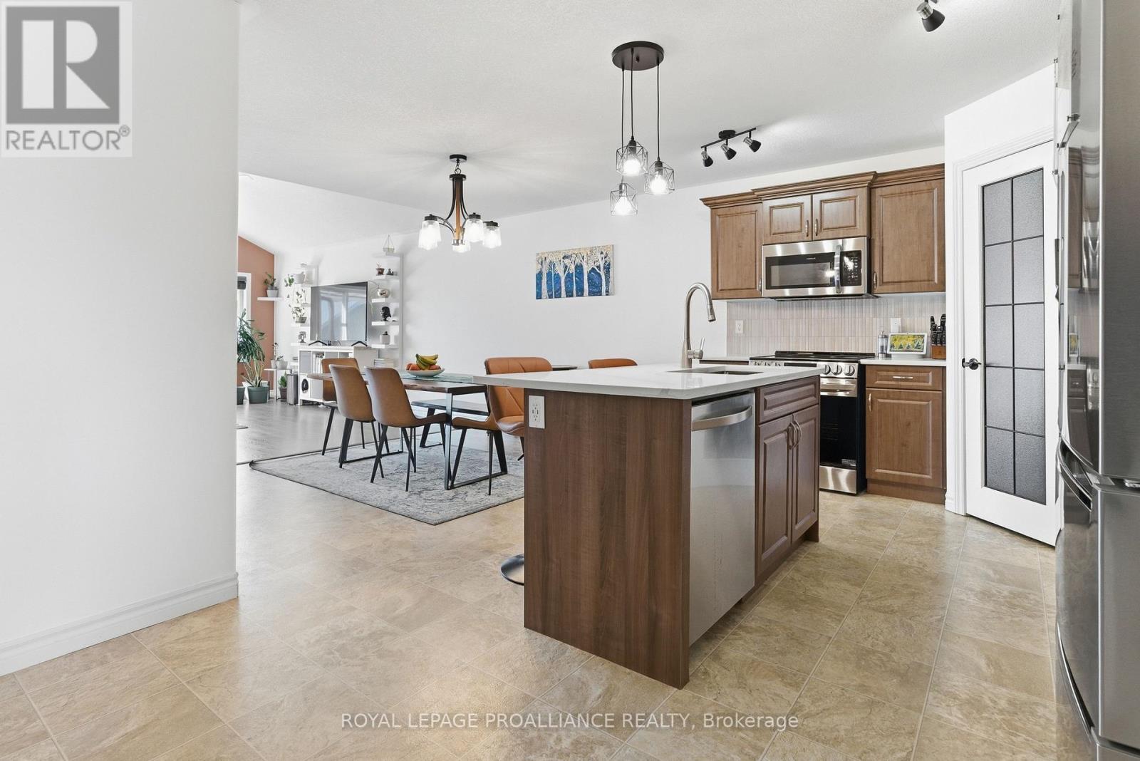 20 Chinook Street, Belleville, Ontario  K8P 0C4 - Photo 8 - X12983020