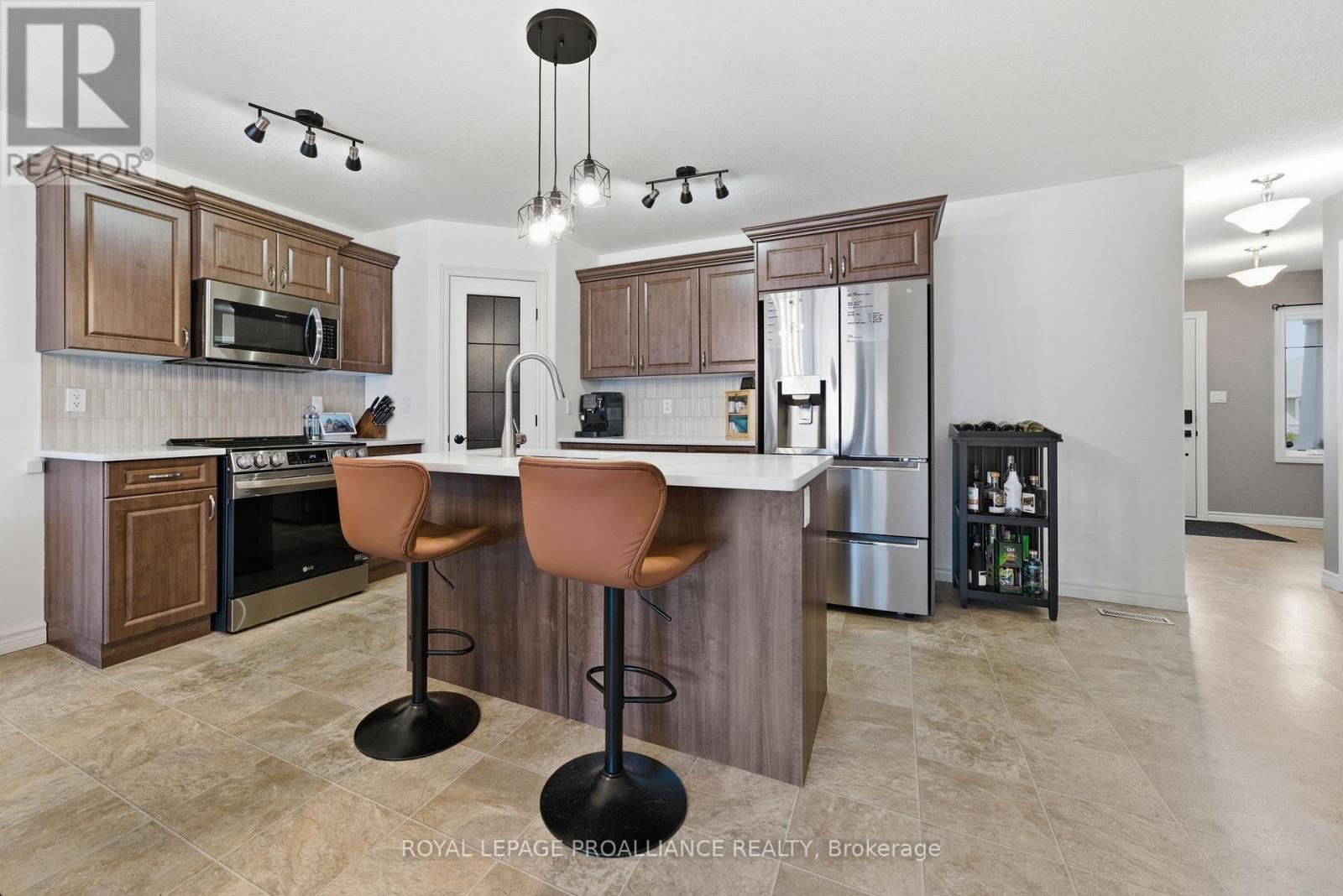 20 Chinook Street, Belleville, Ontario  K8P 0C4 - Photo 9 - X12983020