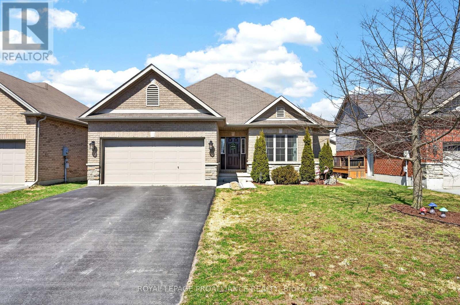 27 Gavey Street, Belleville, Ontario  K8N 0M1 - Photo 1 - X12983068