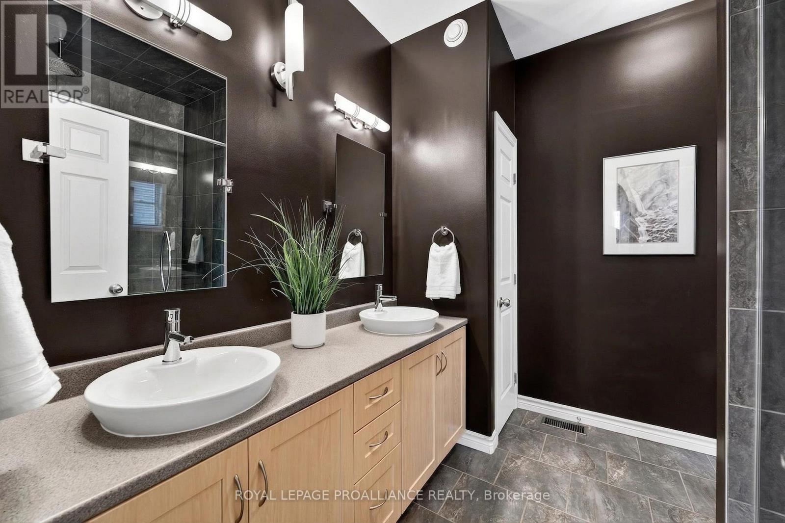 27 Gavey Street, Belleville, Ontario  K8N 0M1 - Photo 11 - X12983068