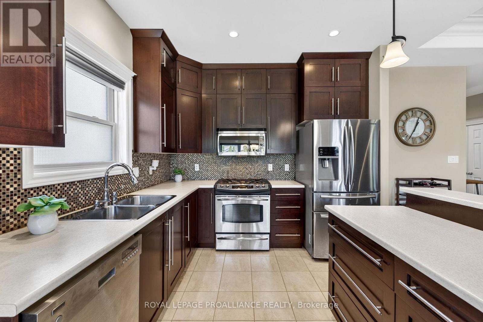 27 Gavey Street, Belleville, Ontario  K8N 0M1 - Photo 6 - X12983068