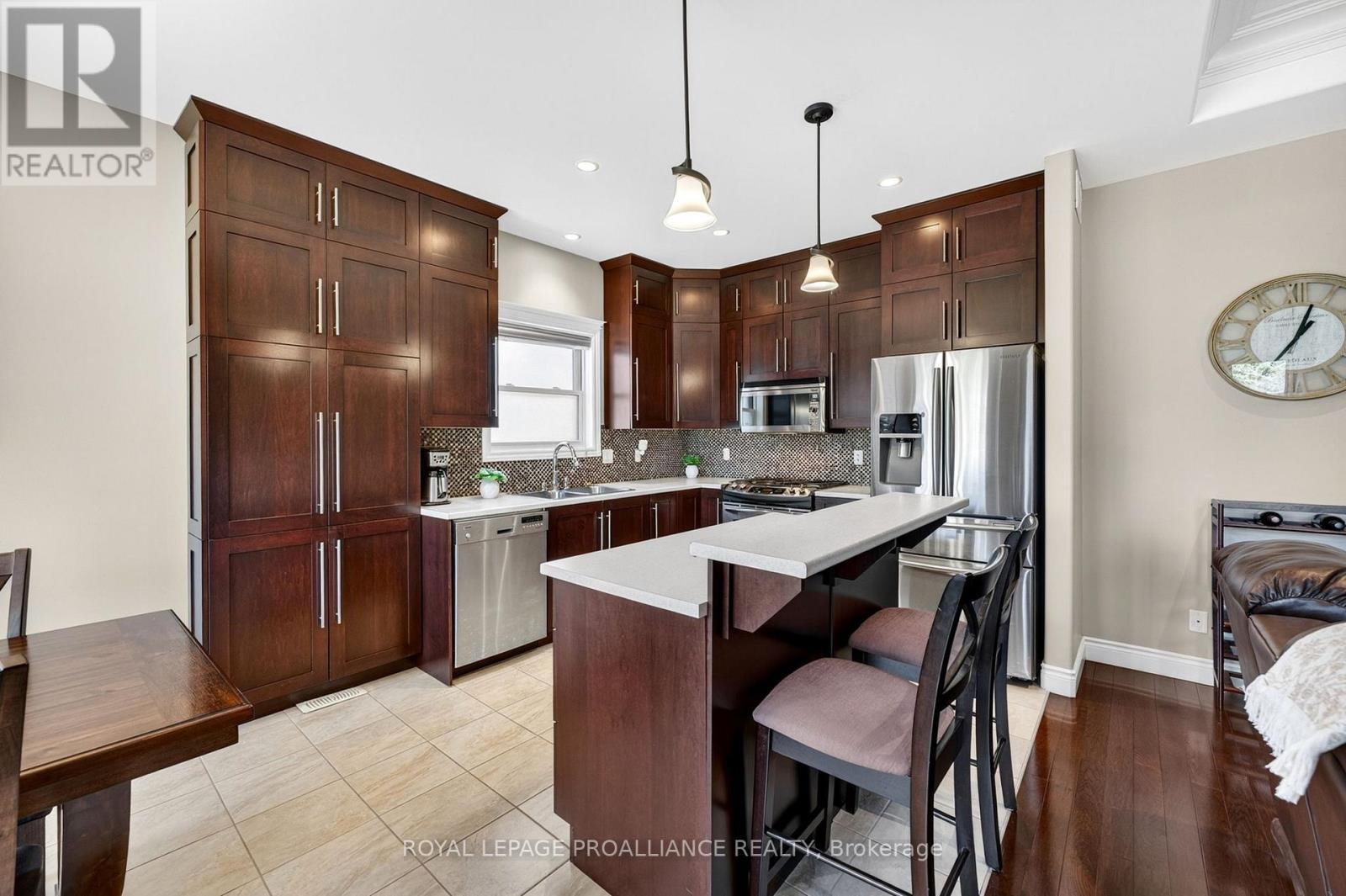 27 Gavey Street, Belleville, Ontario  K8N 0M1 - Photo 7 - X12983068