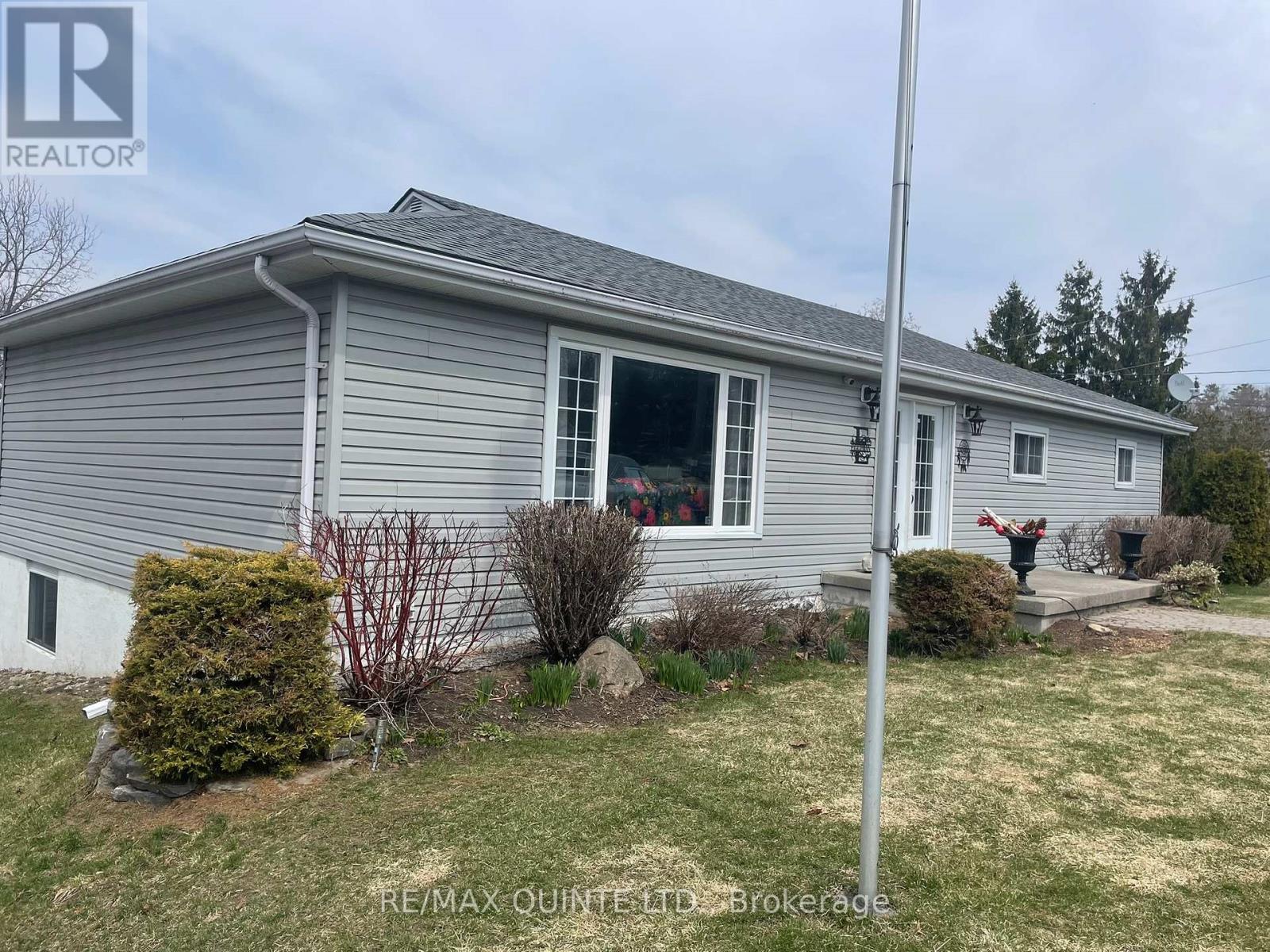 1752 County Road 3, Prince Edward County (Ameliasburg Ward), Ontario  K0K 1A0 - Photo 2 - X12983244