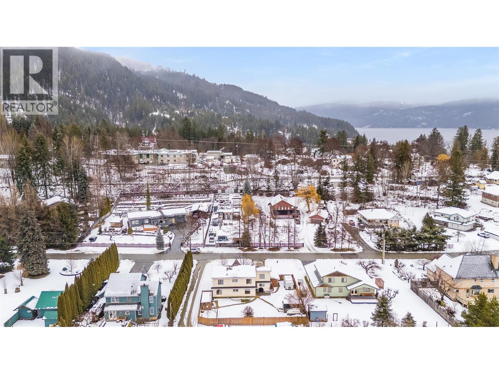 661 C Avenue, Kaslo, British Columbia  V0G 1M0 - Photo 5 - 10377055