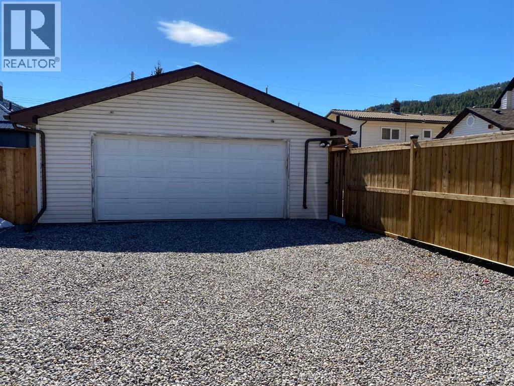 1809 129 Street, Blairmore, Alberta  T0K 0E0 - Photo 4 - A2299536