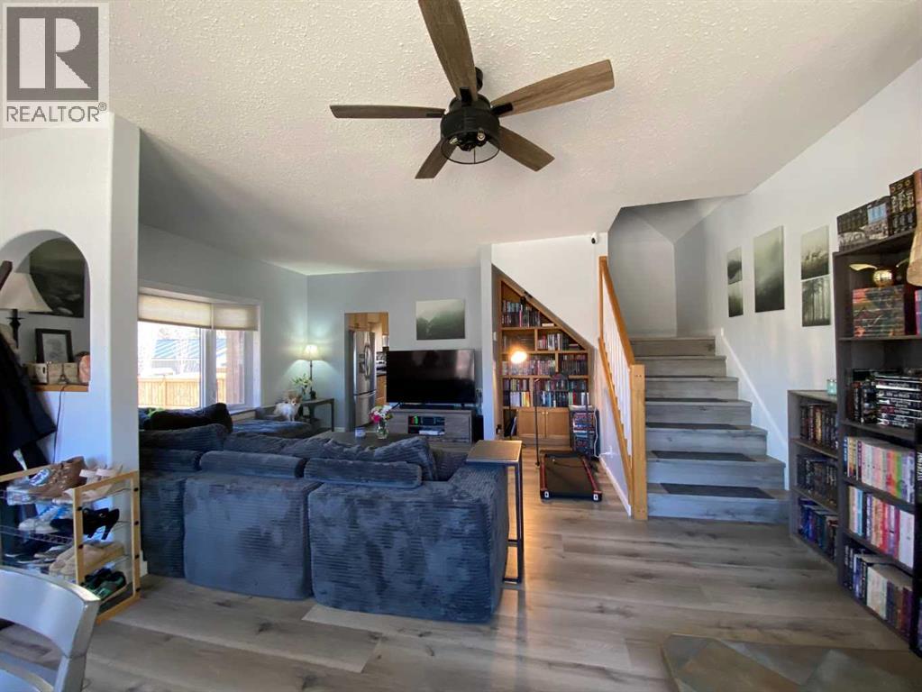 1809 129 Street, Blairmore, Alberta  T0K 0E0 - Photo 9 - A2299536