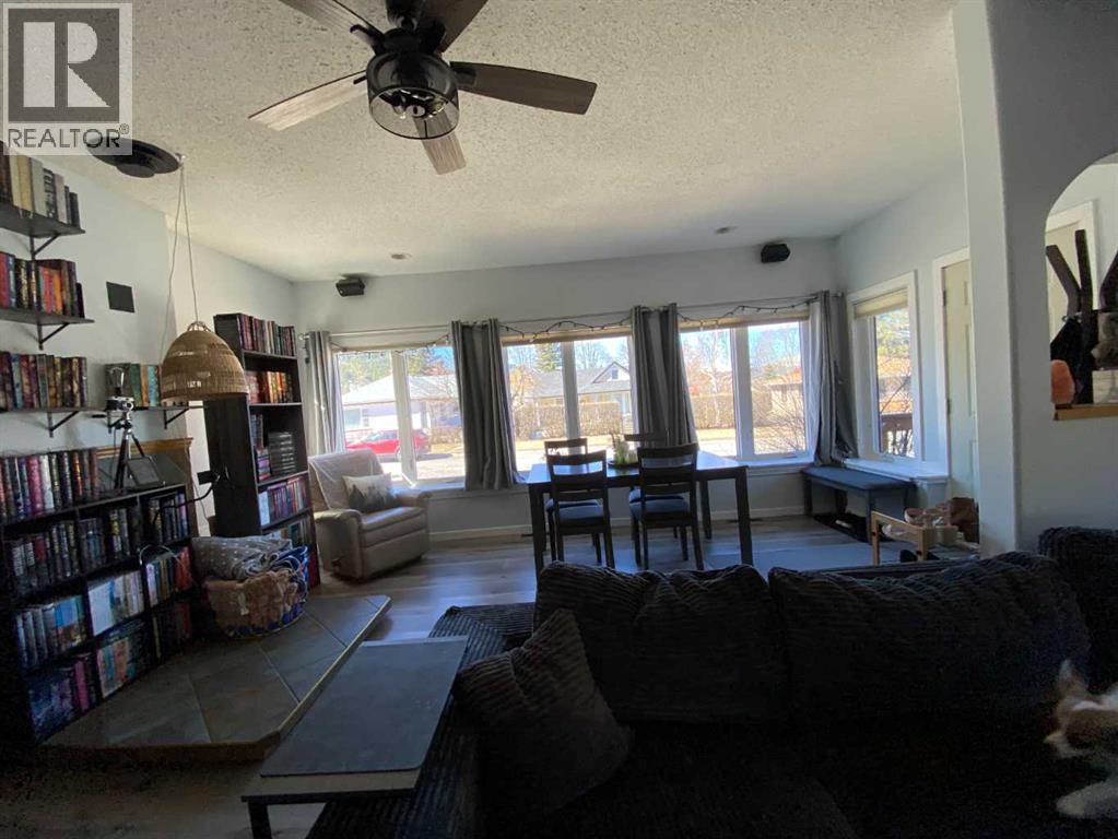 1809 129 Street, Blairmore, Alberta  T0K 0E0 - Photo 10 - A2299536