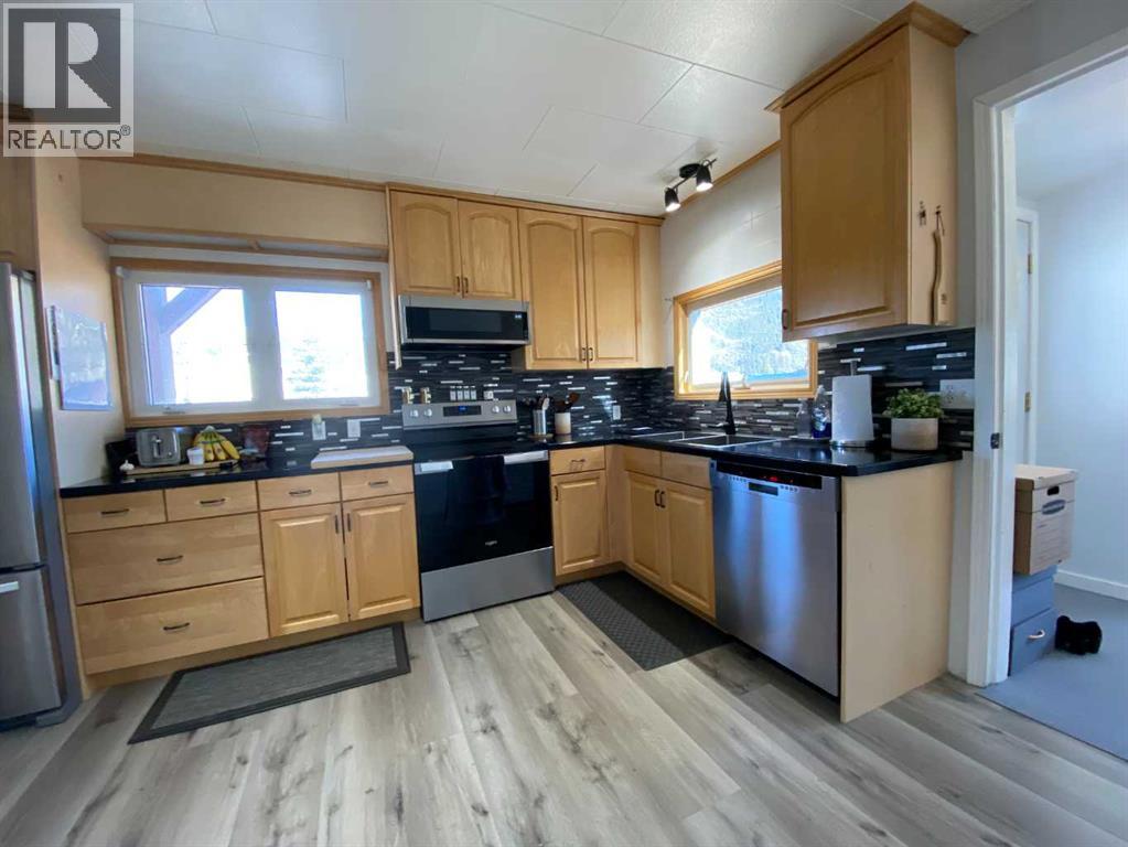 1809 129 Street, Blairmore, Alberta  T0K 0E0 - Photo 12 - A2299536