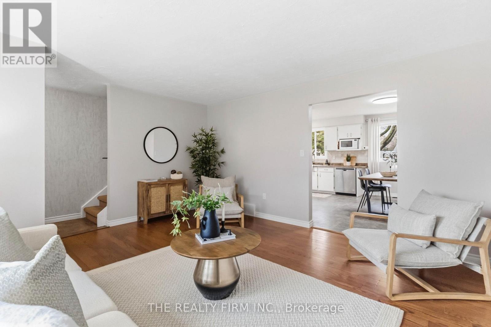 324 Oak Avenue, Strathroy-Caradoc, Ontario  N7G 3T2 - Photo 7 - X12983142