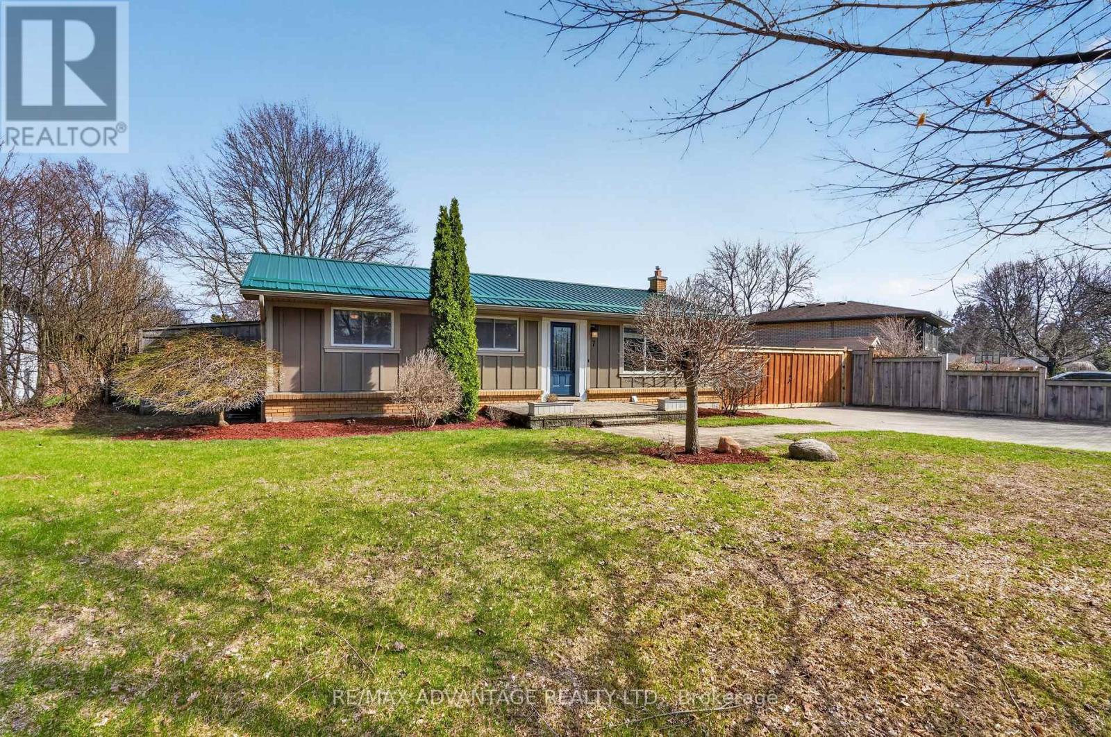 7 Gustin Avenue, London South, Ontario  N6P 1C2 - Photo 3 - X12983154