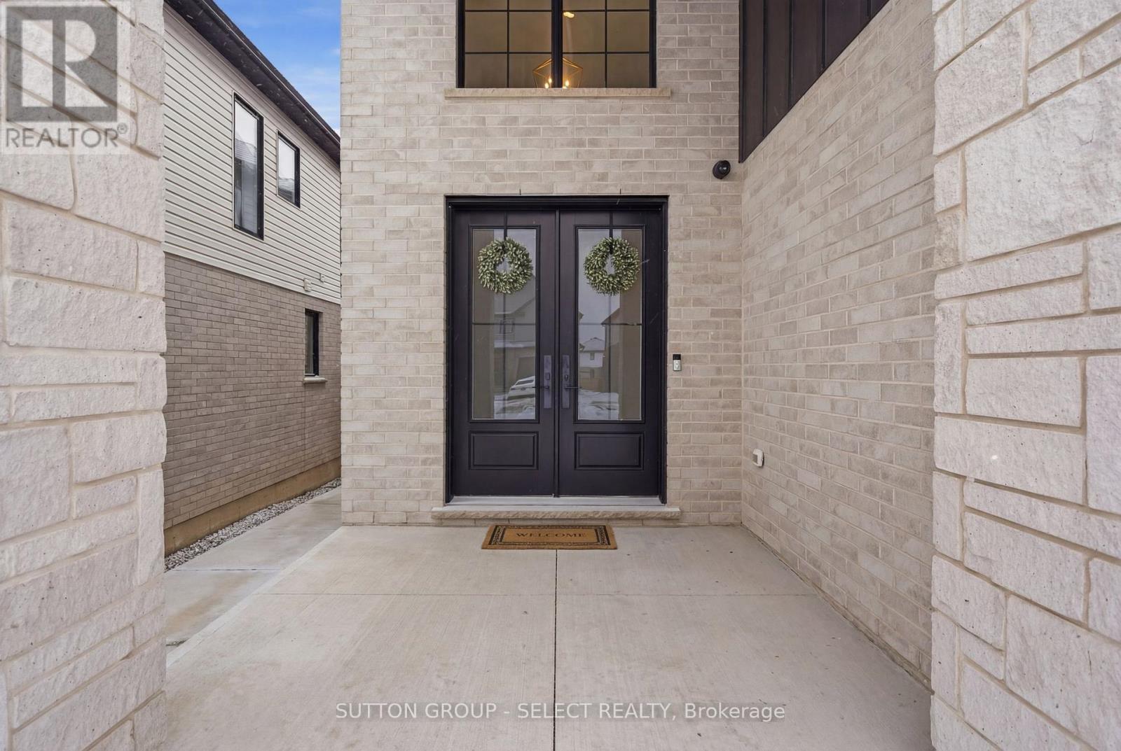 1886 Fountain Grass Drive, London South, Ontario  N6K 0K7 - Photo 3 - X12983280