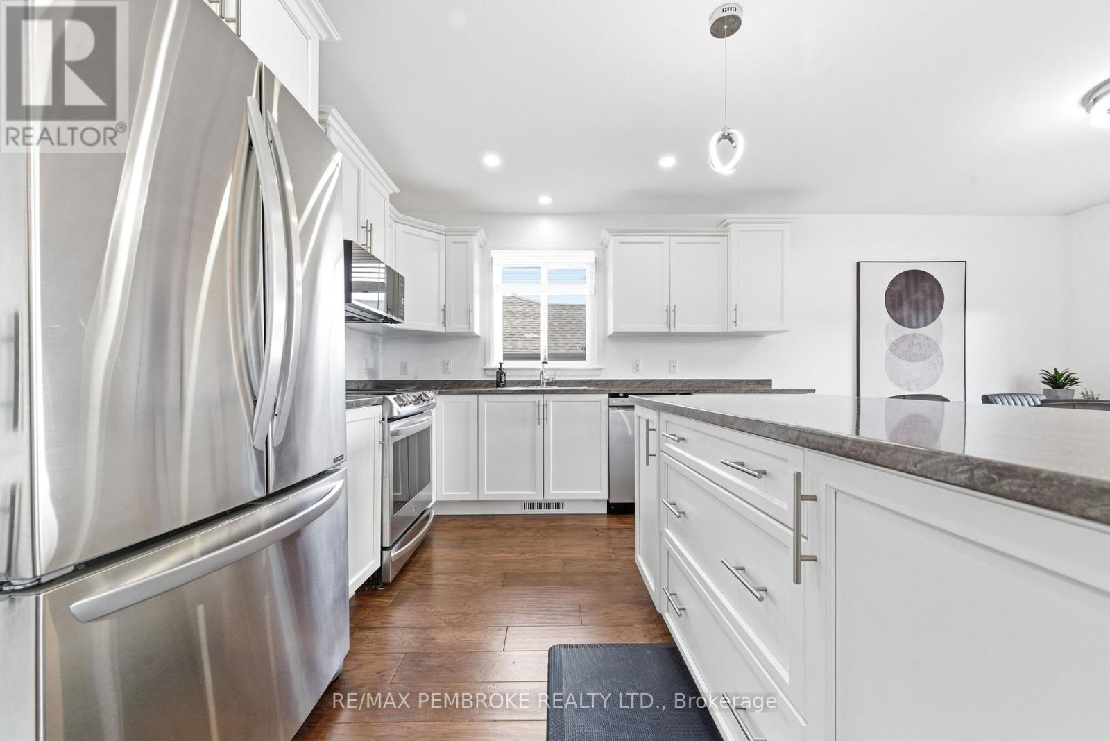 20 Liam Street, Petawawa, Ontario  K8H 0C2 - Photo 11 - X12983096