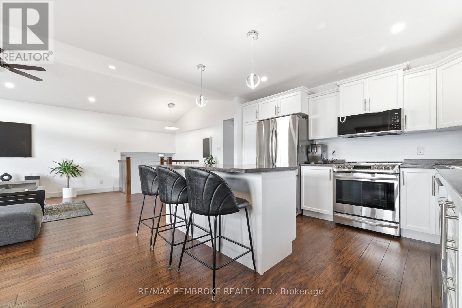 20 Liam Street, Petawawa, Ontario  K8H 0C2 - Photo 14 - X12983096