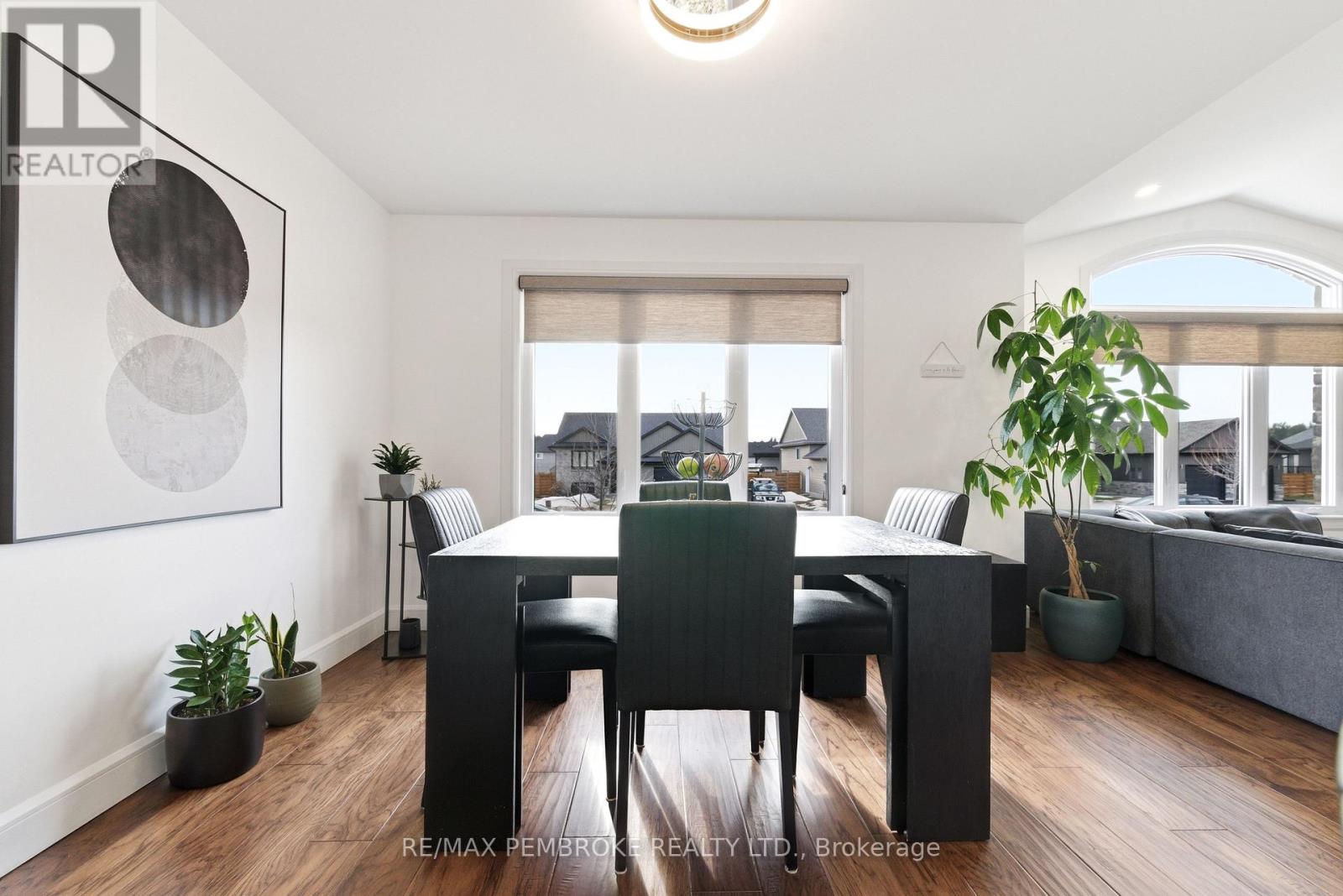 20 Liam Street, Petawawa, Ontario  K8H 0C2 - Photo 17 - X12983096