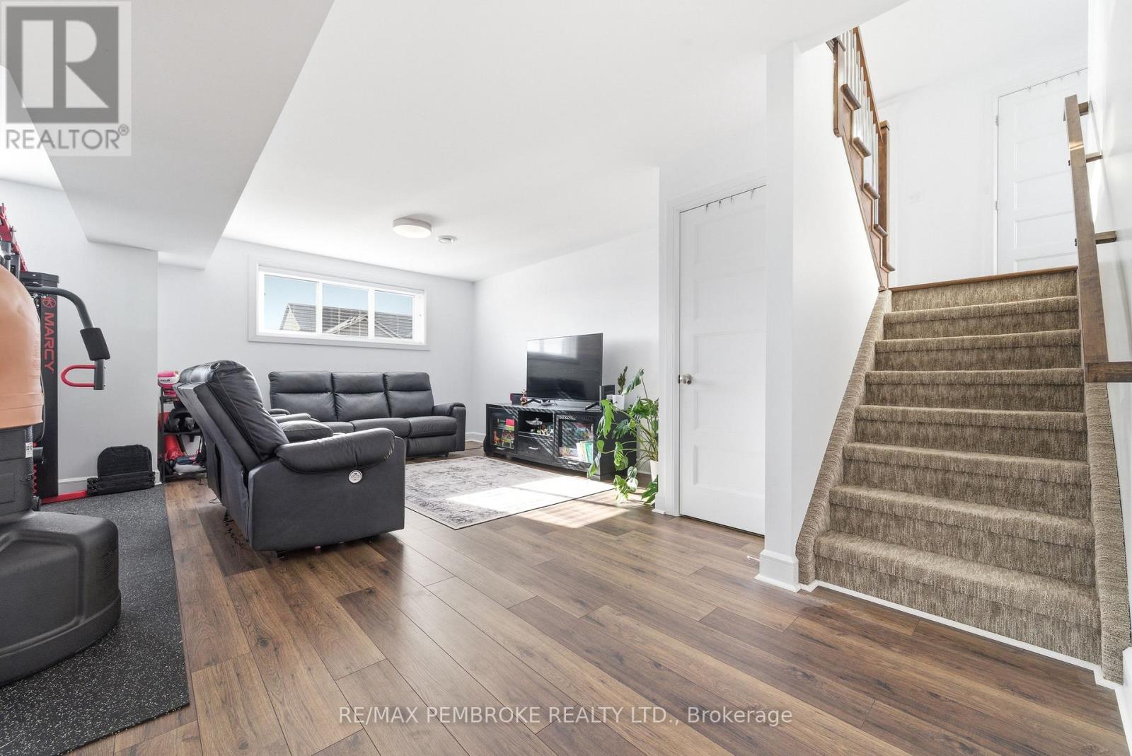 20 Liam Street, Petawawa, Ontario  K8H 0C2 - Photo 32 - X12983096