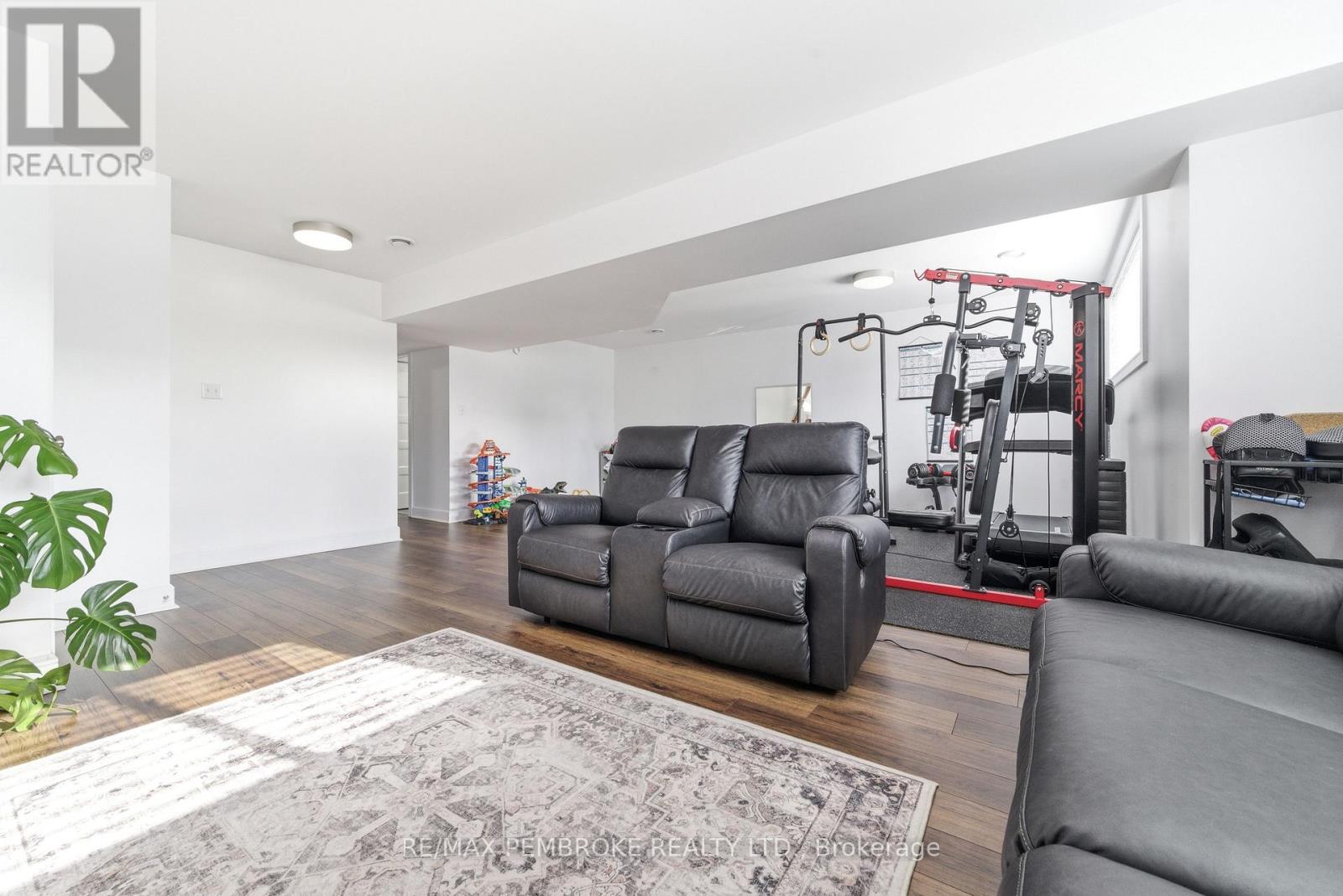 20 Liam Street, Petawawa, Ontario  K8H 0C2 - Photo 35 - X12983096