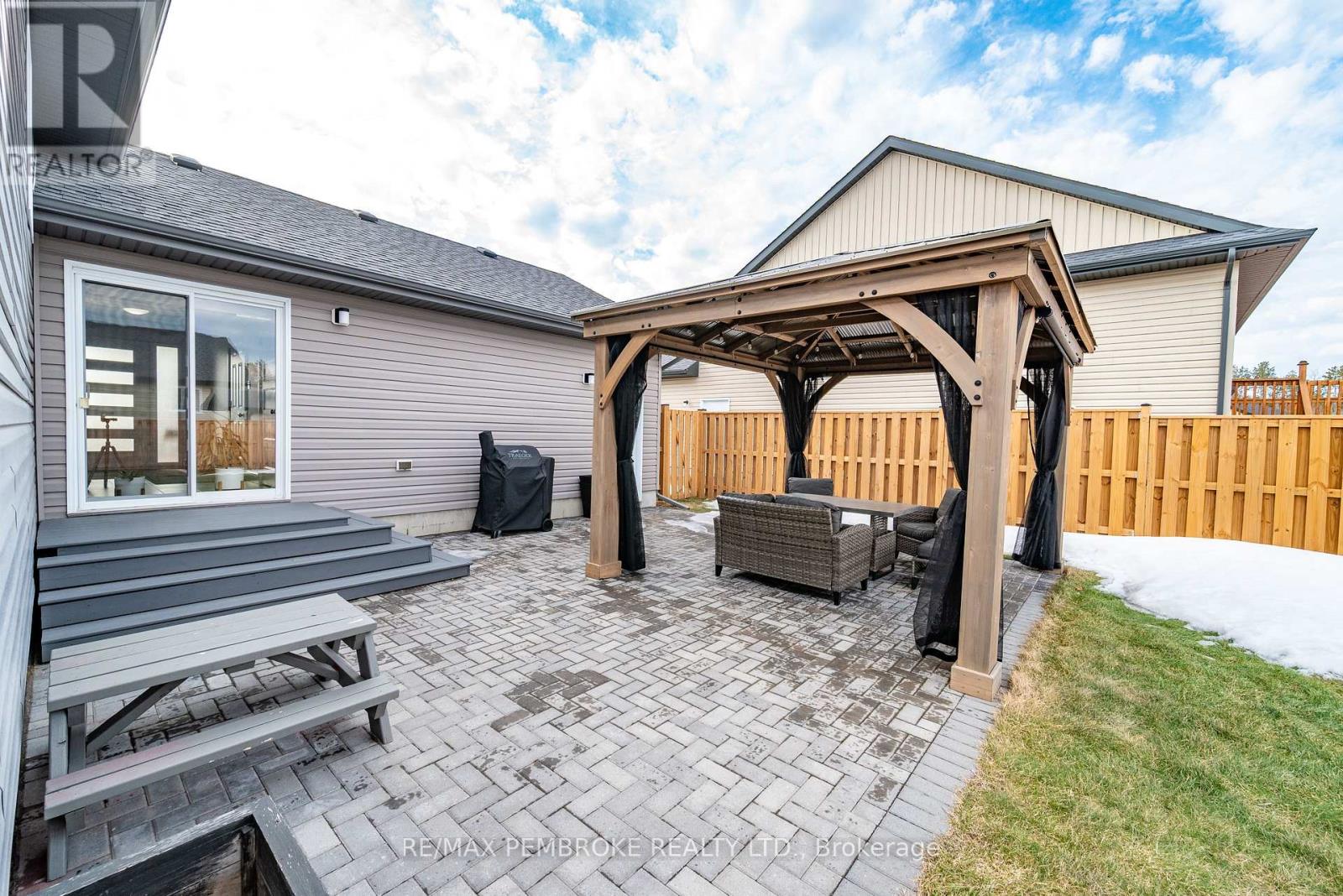 20 Liam Street, Petawawa, Ontario  K8H 0C2 - Photo 43 - X12983096