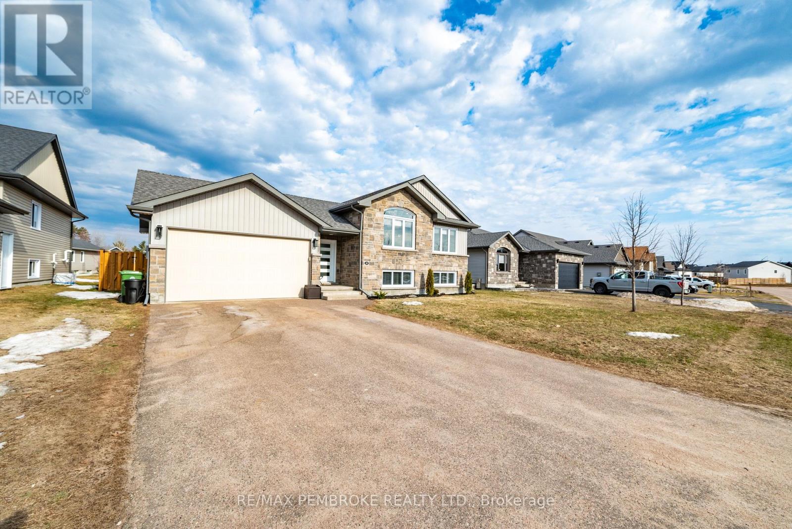 20 Liam Street, Petawawa, Ontario  K8H 0C2 - Photo 46 - X12983096