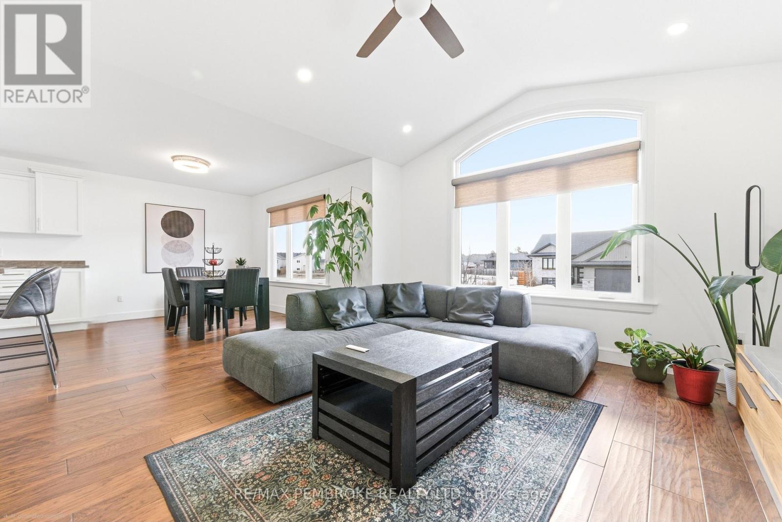 20 Liam Street, Petawawa, Ontario  K8H 0C2 - Photo 5 - X12983096