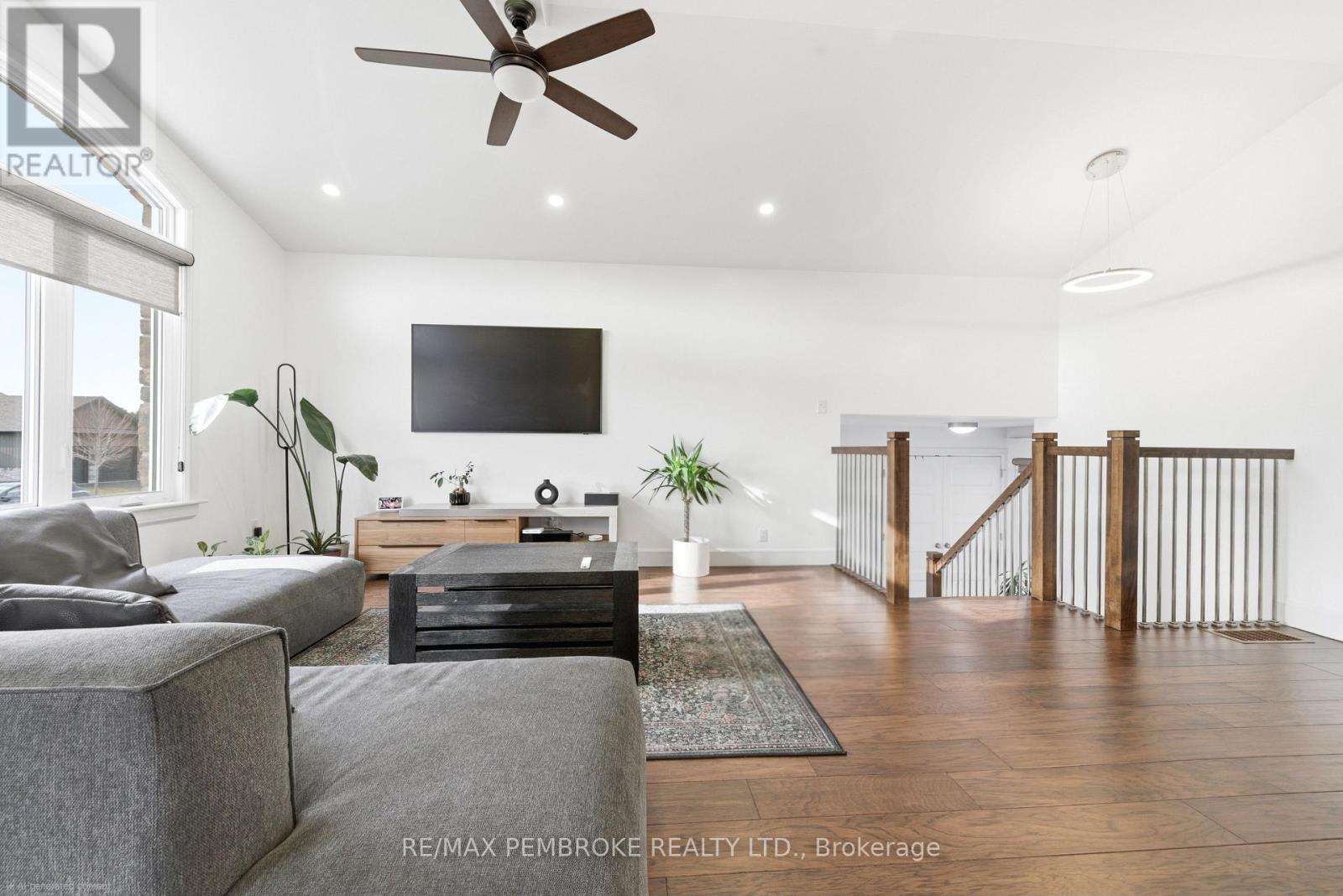 20 Liam Street, Petawawa, Ontario  K8H 0C2 - Photo 7 - X12983096