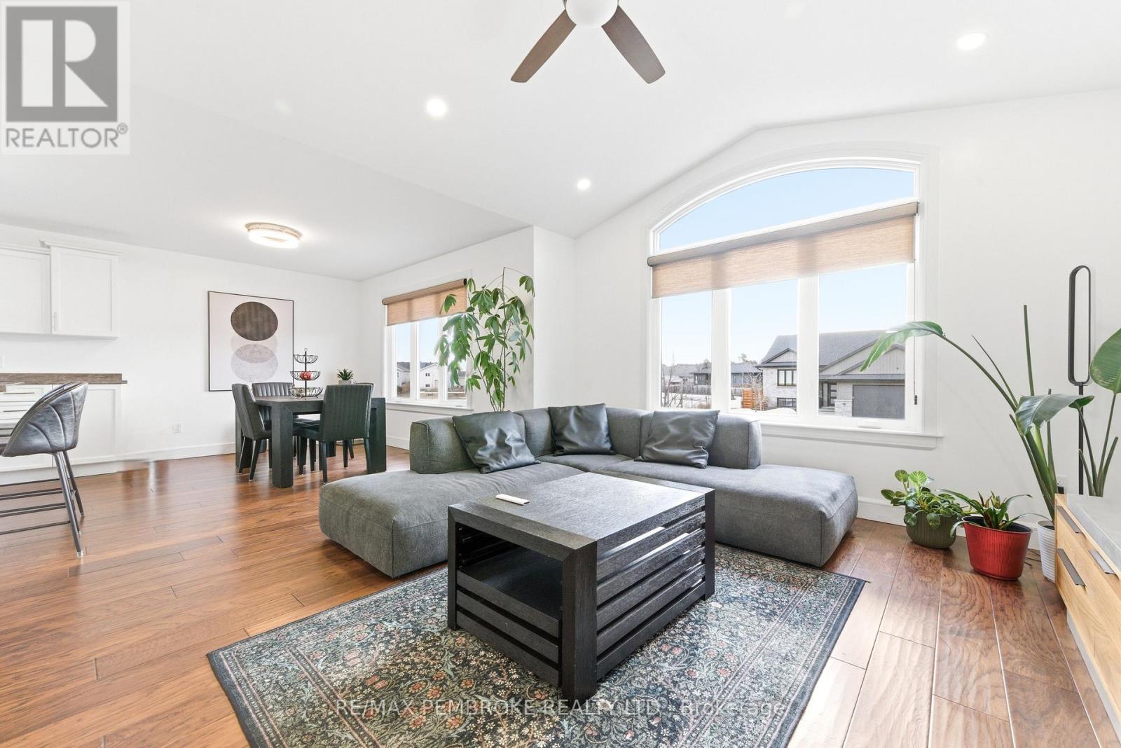 20 Liam Street, Petawawa, Ontario  K8H 0C2 - Photo 8 - X12983096