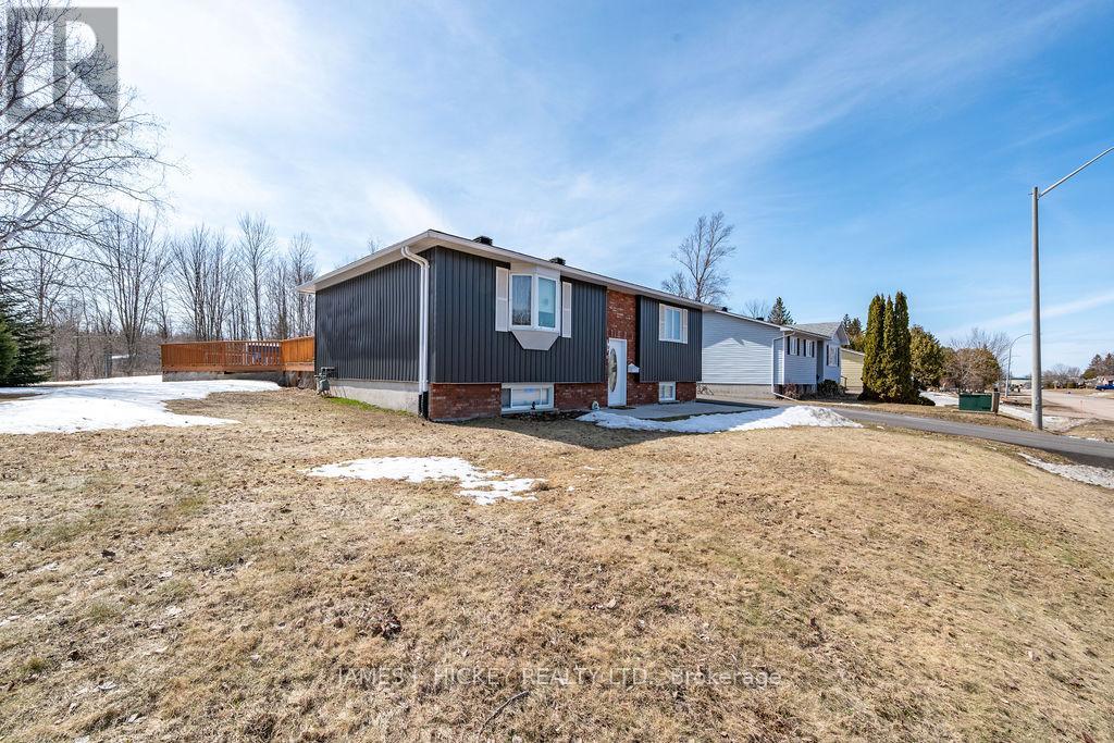 1108 Boundary Road, Pembroke, Ontario  K8A 7X1 - Photo 3 - X12983232