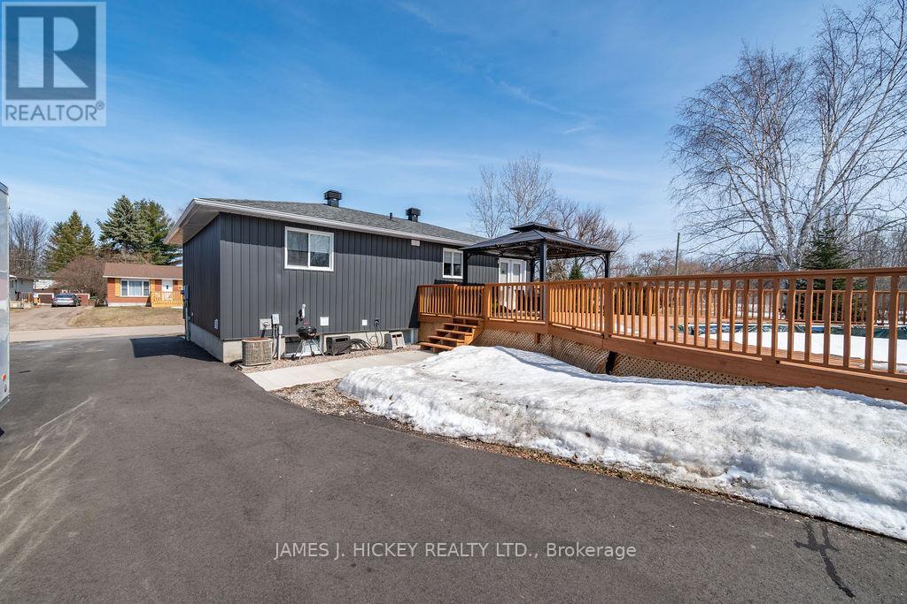 1108 Boundary Road, Pembroke, Ontario  K8A 7X1 - Photo 4 - X12983232