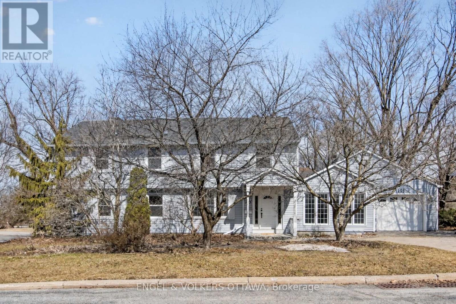 193 Cunningham Avenue S, Ottawa, Ontario K1H 6A7 - Photo 2 - X12983014