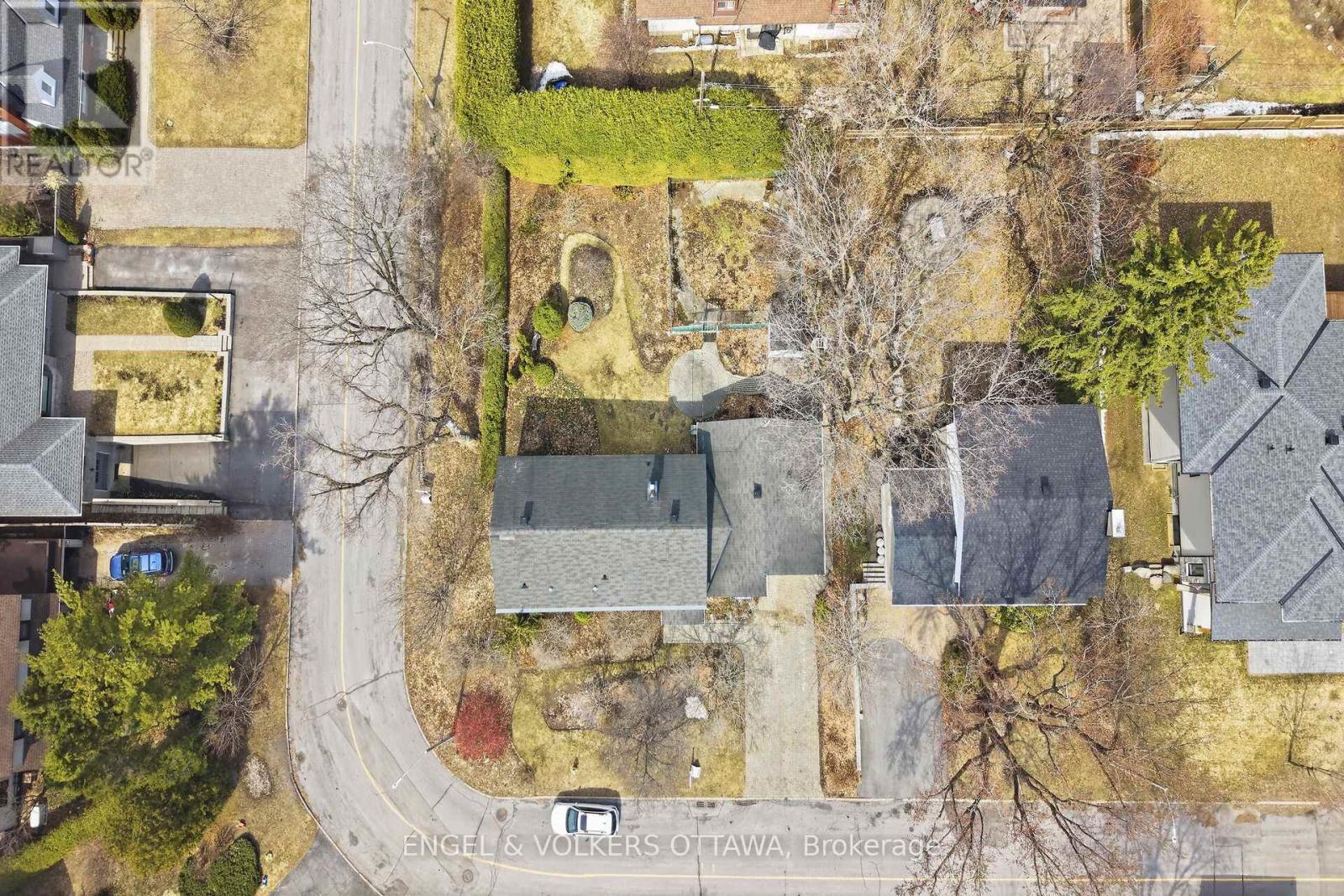 193 Cunningham Avenue S, Ottawa, Ontario K1H 6A7 - Photo 3 - X12983014