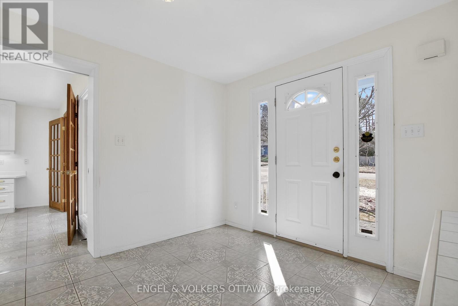 193 Cunningham Avenue S, Ottawa, Ontario K1H 6A7 - Photo 5 - X12983014